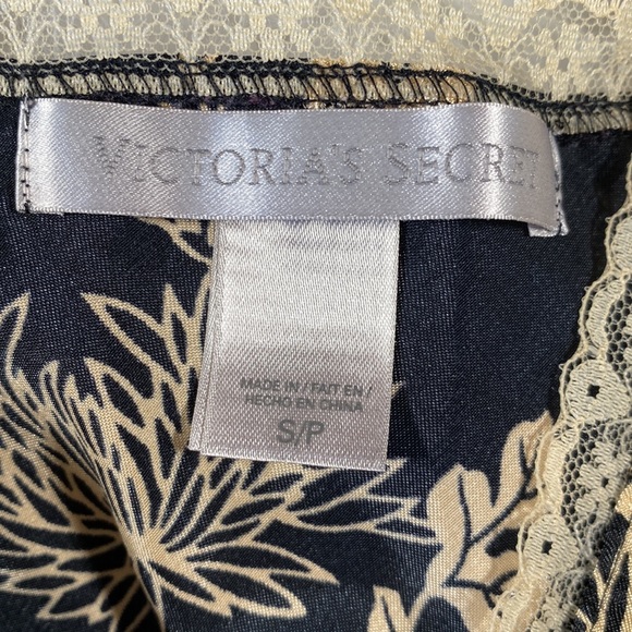 Victoria’s Secret • 2011 Vintage Tie Front Babydoll Floal - Picture 4 of 10